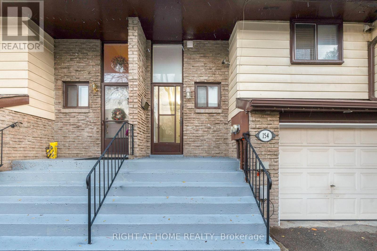 154 - 180 MISSISSAUGA VALLEY BOULEVARD, Mississauga, Ontario