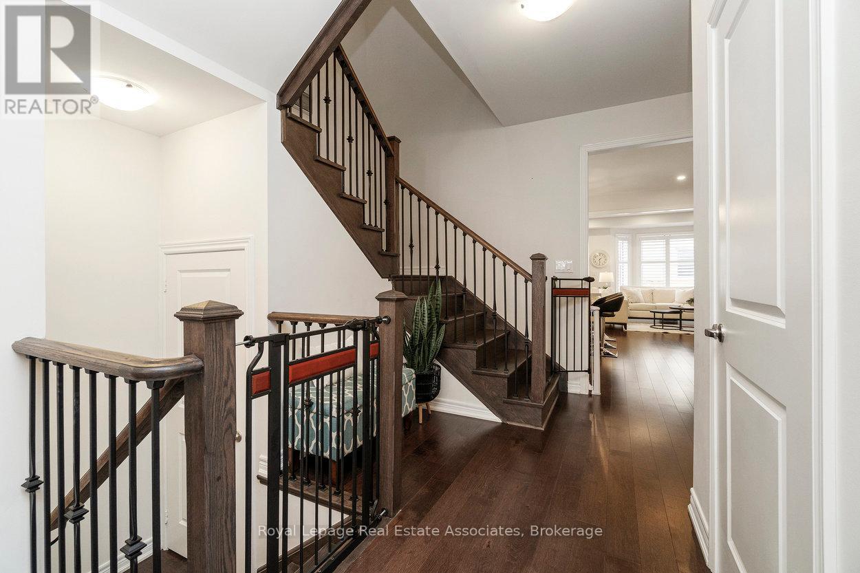 4061 Channing Crescent, Oakville, Ontario  L6H 3R3 - Photo 10 - W12601492