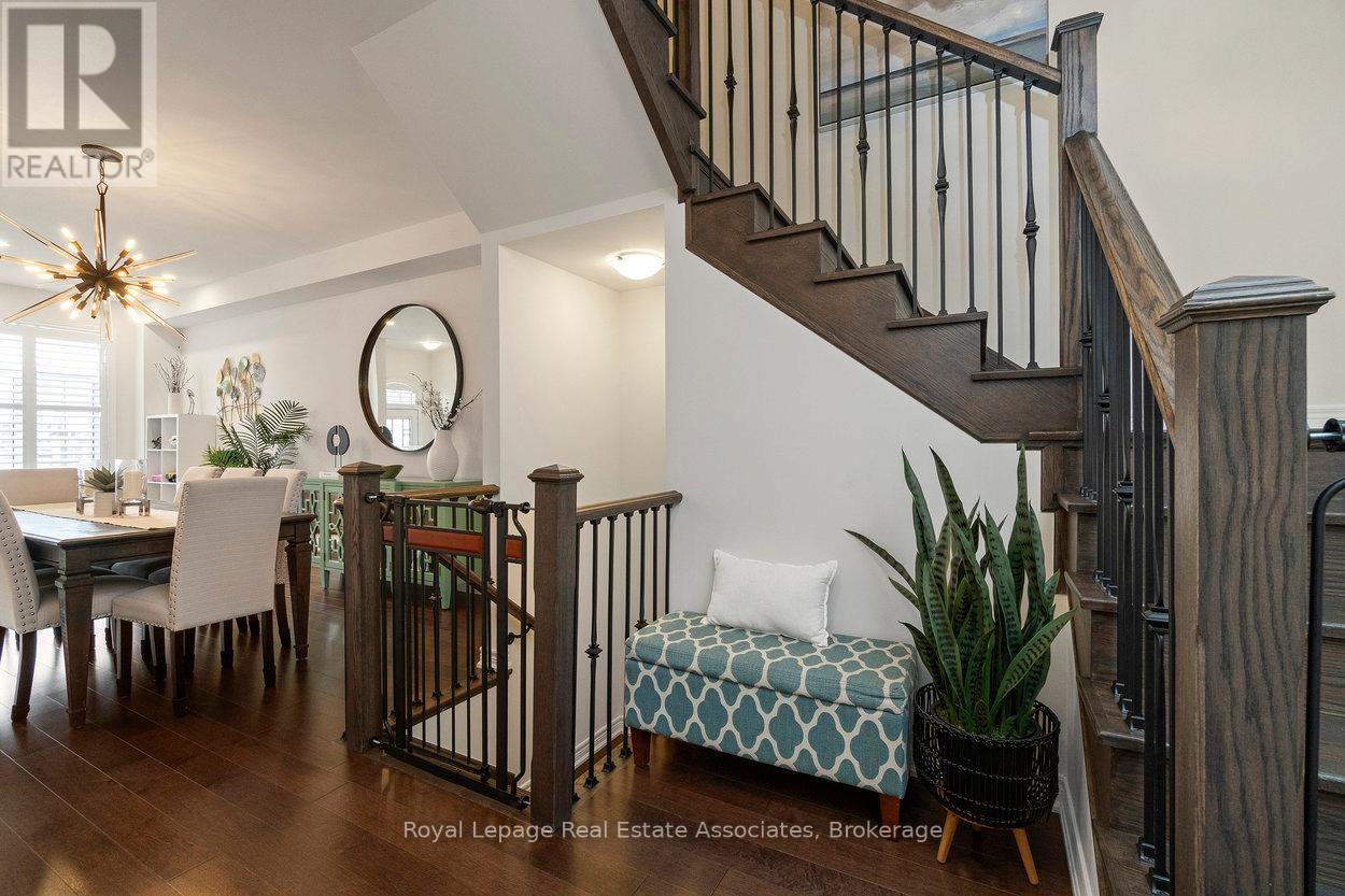 4061 Channing Crescent, Oakville, Ontario  L6H 3R3 - Photo 11 - W12601492