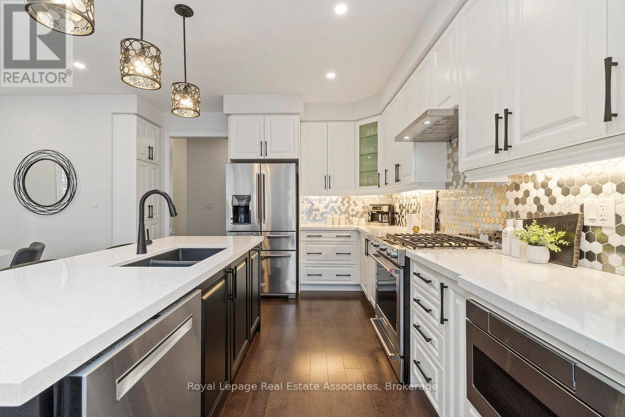 4061 Channing Crescent, Oakville, Ontario  L6H 3R3 - Photo 16 - W12601492