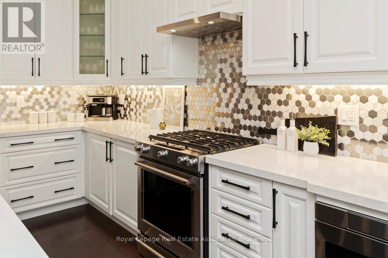 4061 Channing Crescent, Oakville, Ontario  L6H 3R3 - Photo 17 - W12601492