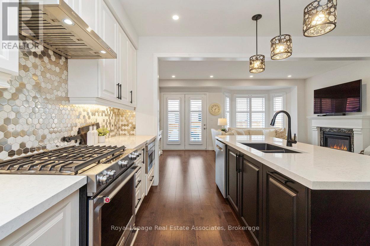 4061 Channing Crescent, Oakville, Ontario  L6H 3R3 - Photo 18 - W12601492