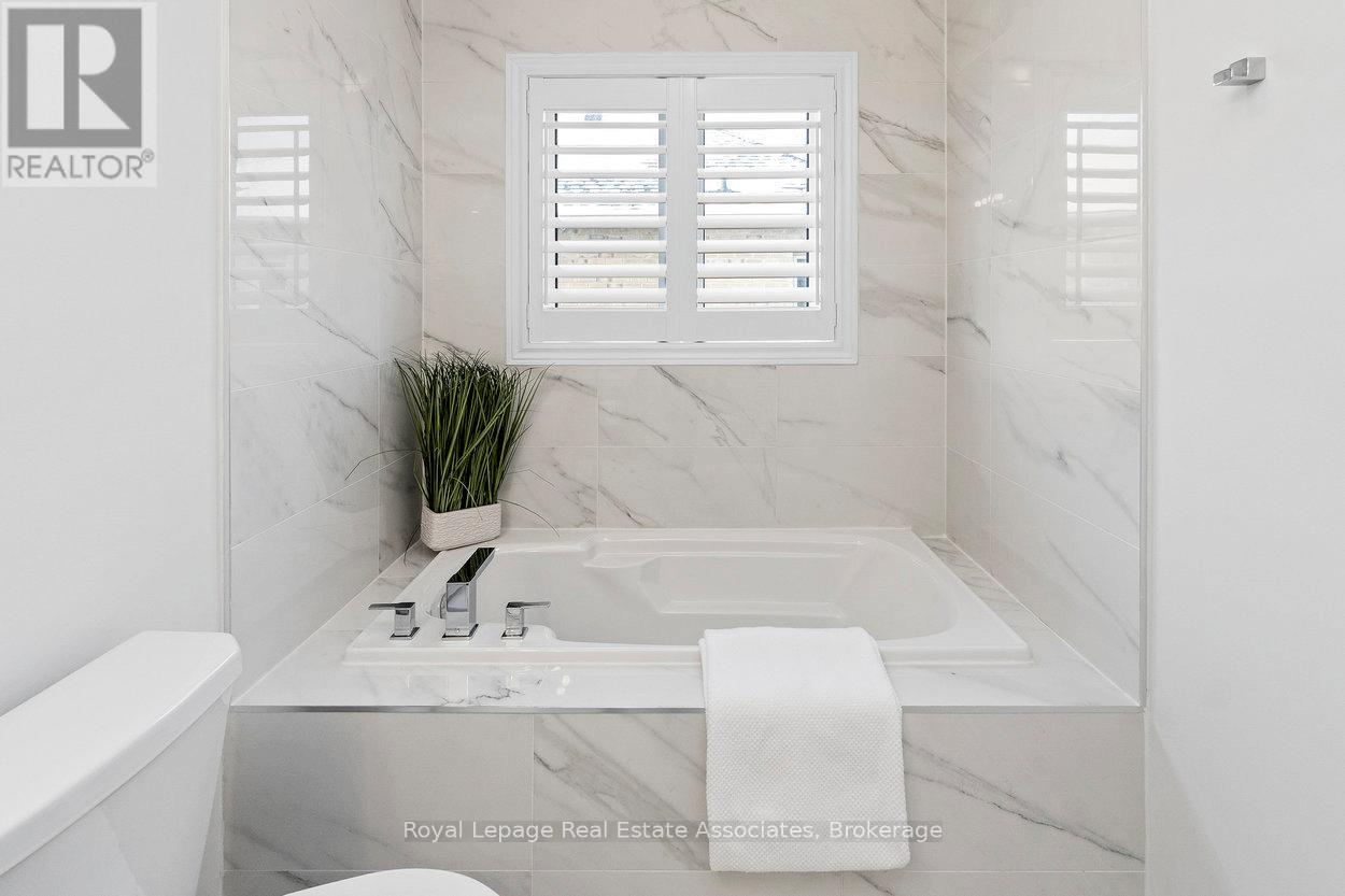 4061 Channing Crescent, Oakville, Ontario  L6H 3R3 - Photo 29 - W12601492