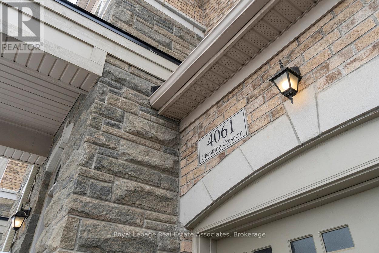 4061 Channing Crescent, Oakville, Ontario  L6H 3R3 - Photo 3 - W12601492