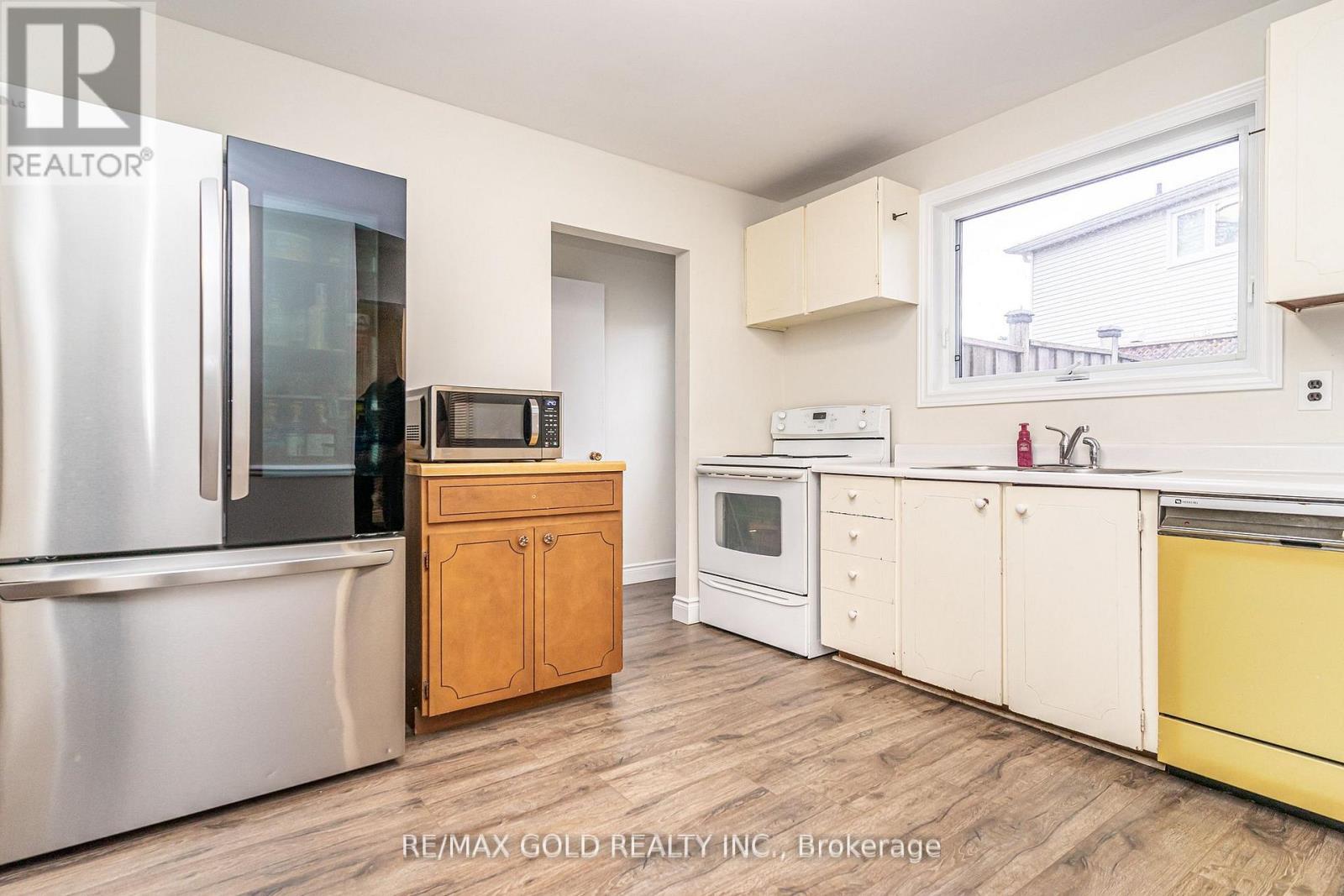 35 Duke Road, Brampton, Ontario  L6T 3J9 - Photo 14 - W12601576