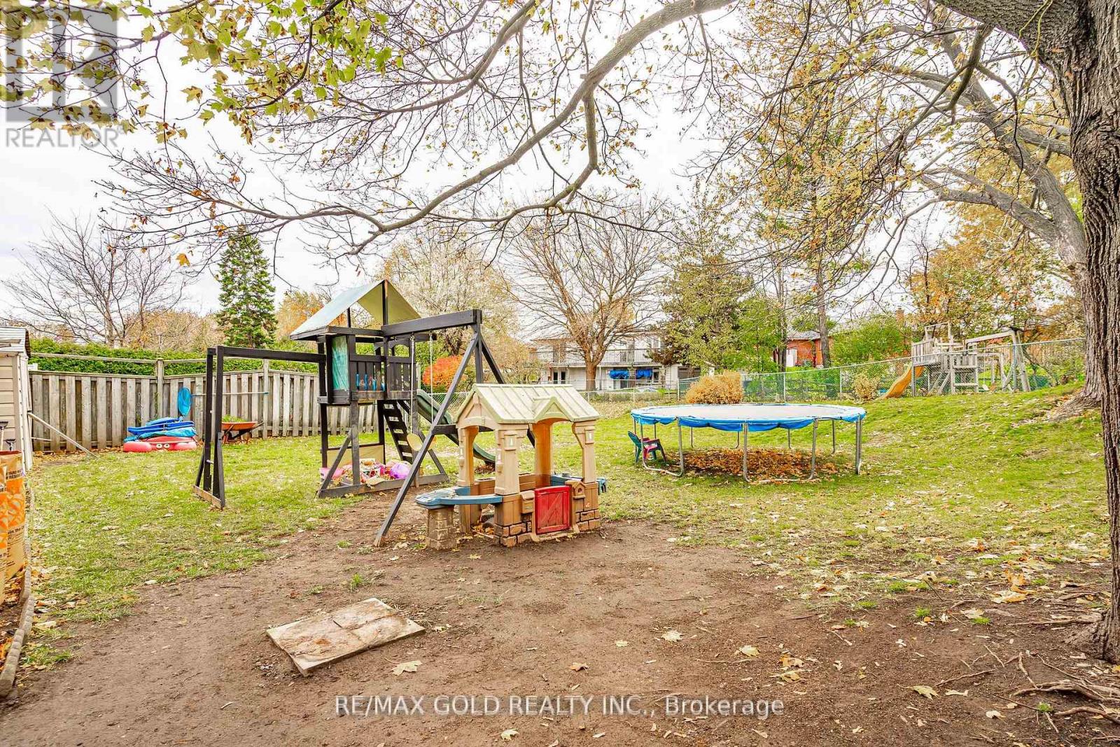 35 Duke Road, Brampton, Ontario  L6T 3J9 - Photo 35 - W12601576