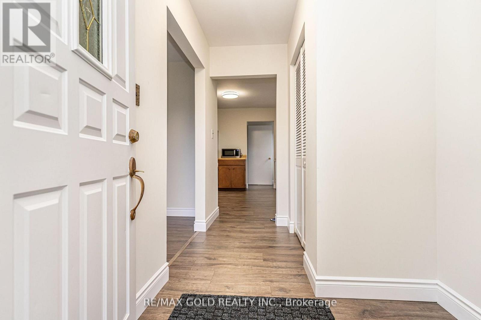 35 Duke Road, Brampton, Ontario  L6T 3J9 - Photo 5 - W12601576