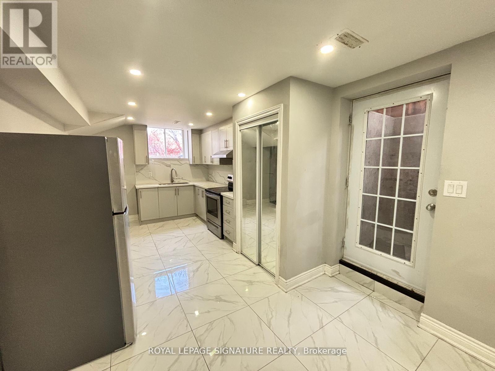 Lower - 59 Jayfield Road, Brampton, Ontario  L6S 3G4 - Photo 3 - W12601660