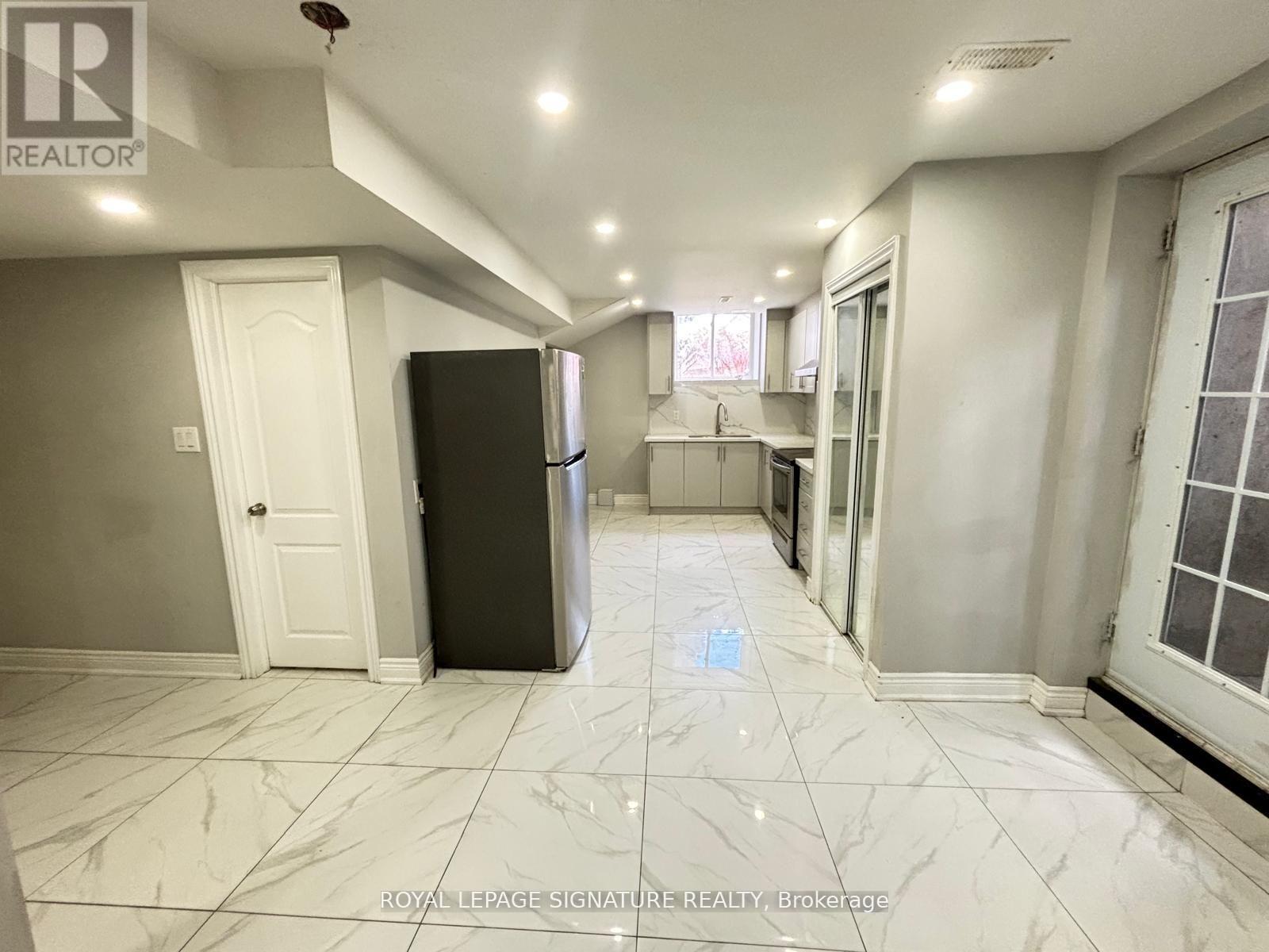 Lower - 59 Jayfield Road, Brampton, Ontario  L6S 3G4 - Photo 4 - W12601660