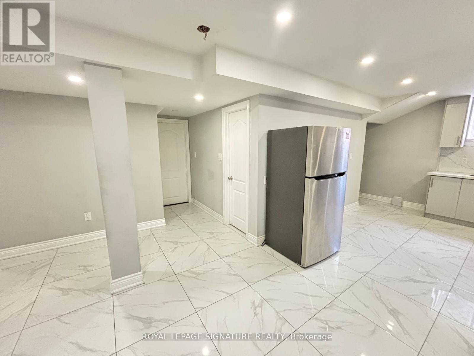 Lower - 59 Jayfield Road, Brampton, Ontario  L6S 3G4 - Photo 5 - W12601660