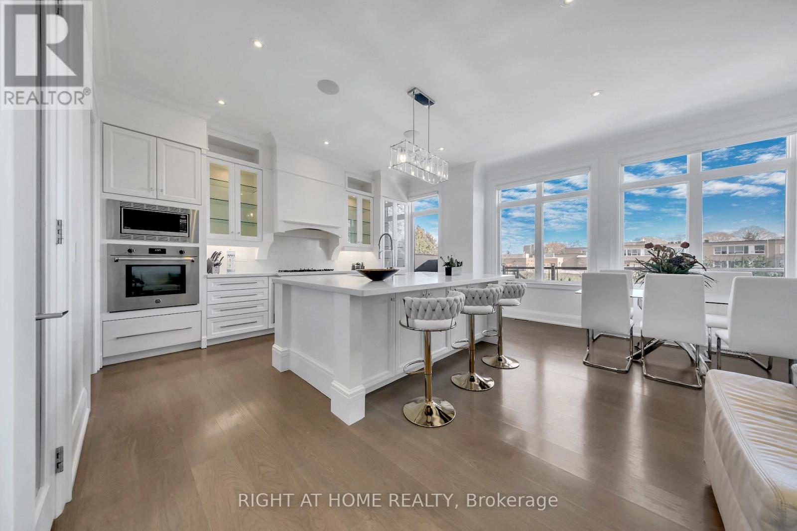 55A JAY STREET, Toronto, Ontario