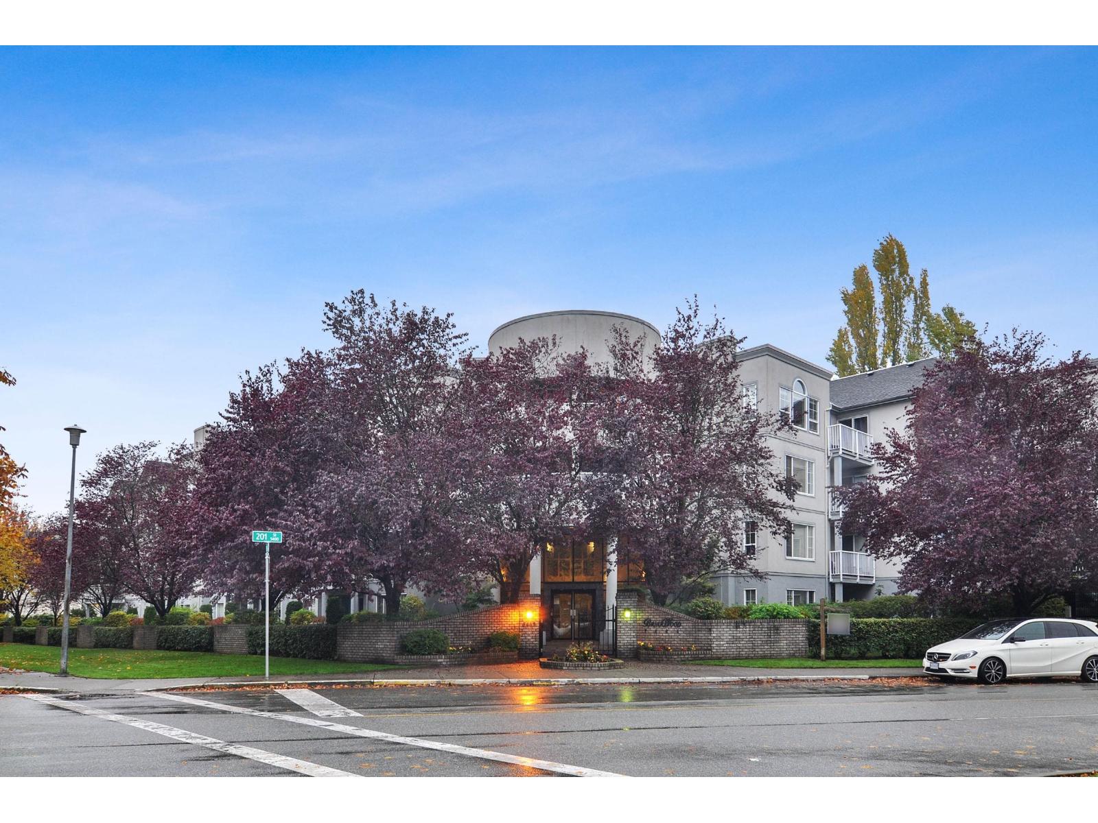 401 5465 201 Street, Langley, British Columbia  V3A 1P8 - Photo 2 - R3071989