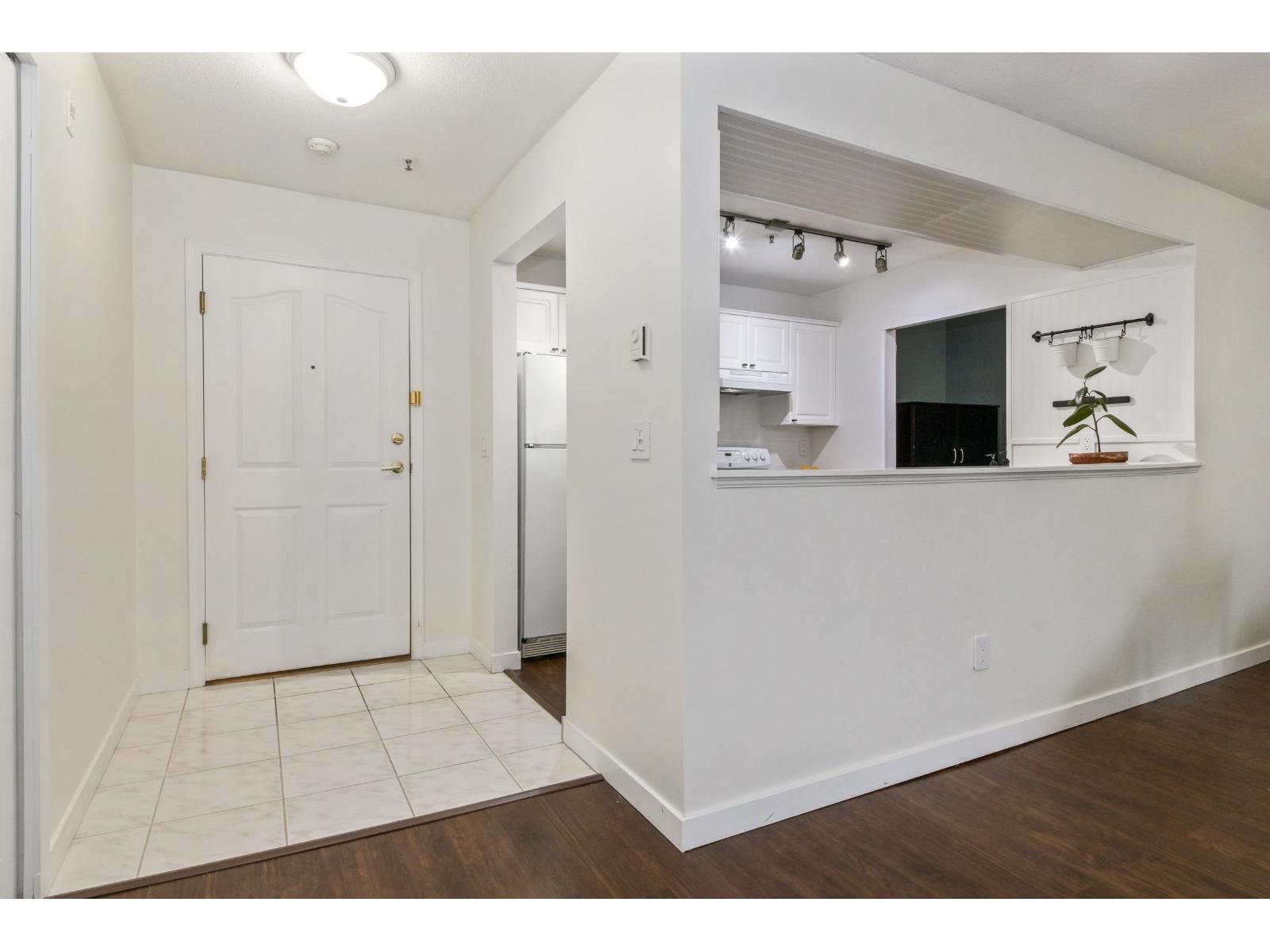 401 5465 201 Street, Langley, British Columbia  V3A 1P8 - Photo 8 - R3071989