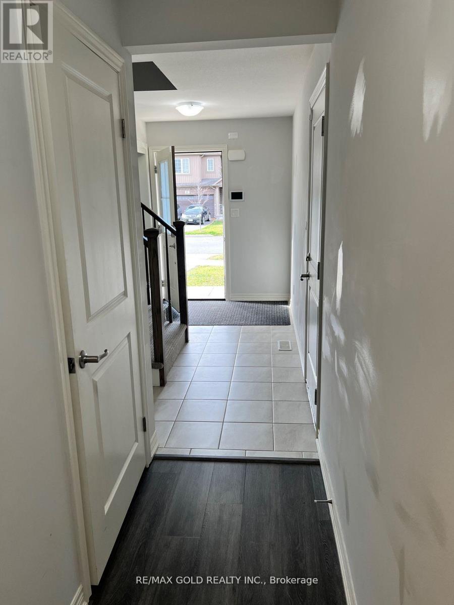 36 Damude Avenue, Thorold, Ontario  L2V 0G6 - Photo 11 - X12601120