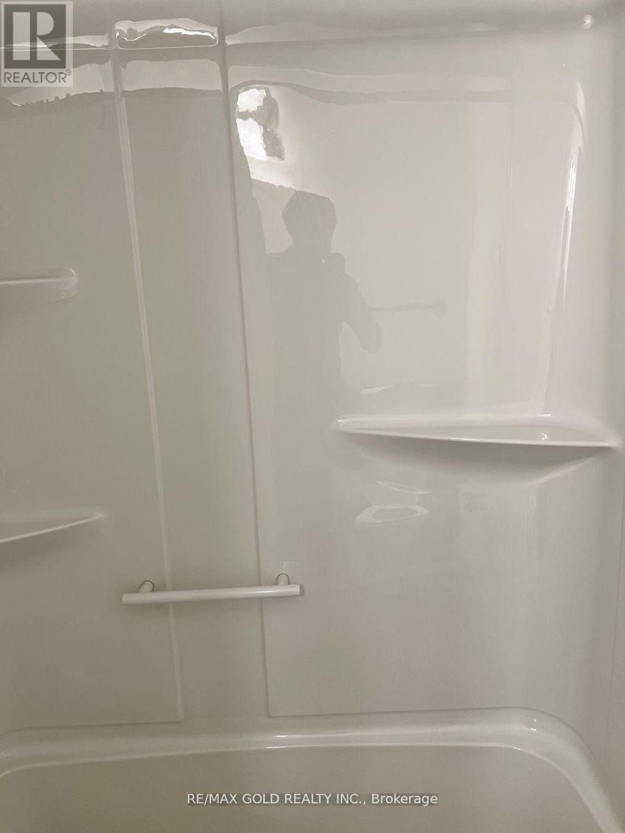 36 Damude Avenue, Thorold, Ontario  L2V 0G6 - Photo 18 - X12601120