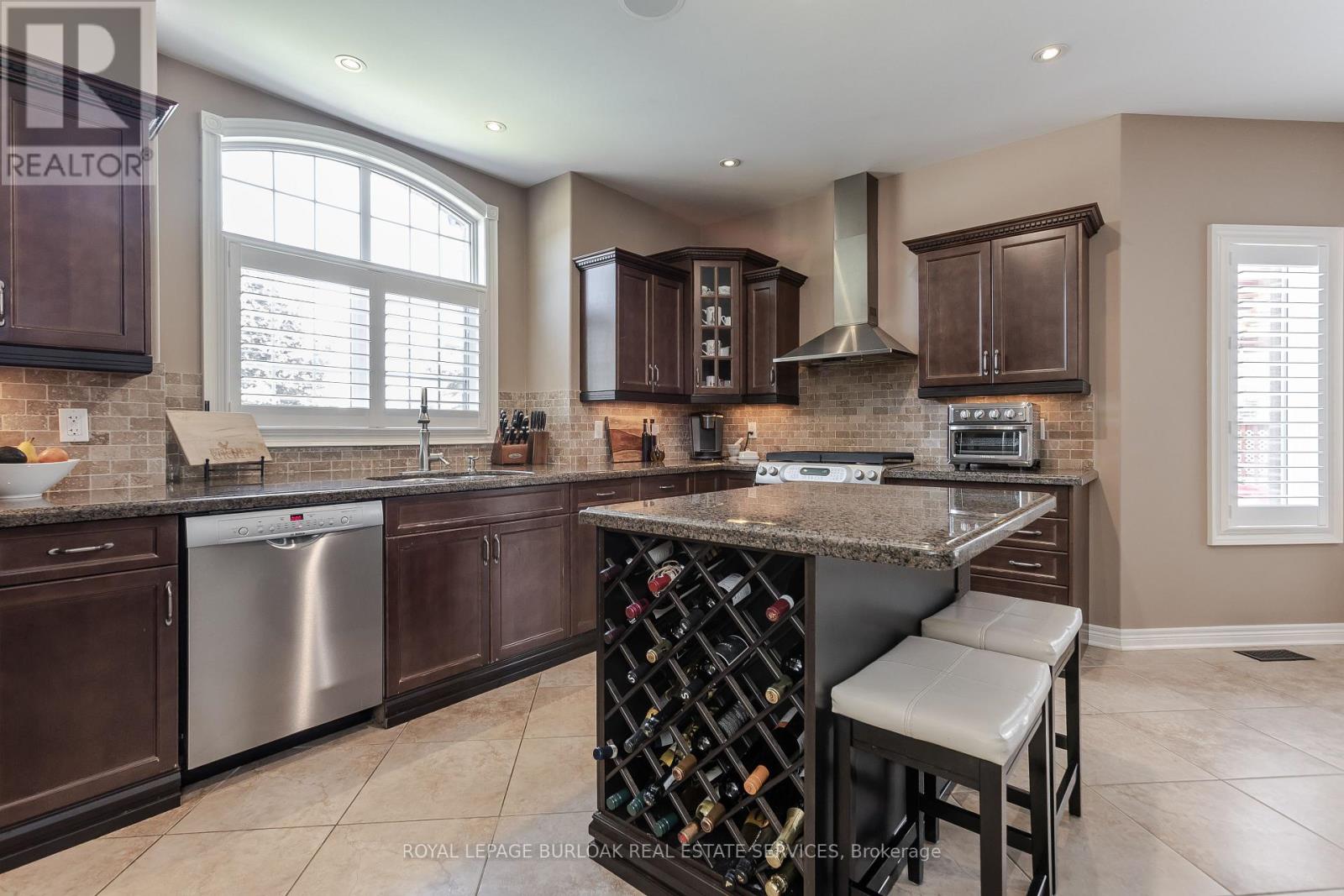 264 Dorchester Drive, Grimsby, Ontario  L3M 1P6 - Photo 10 - X12601656