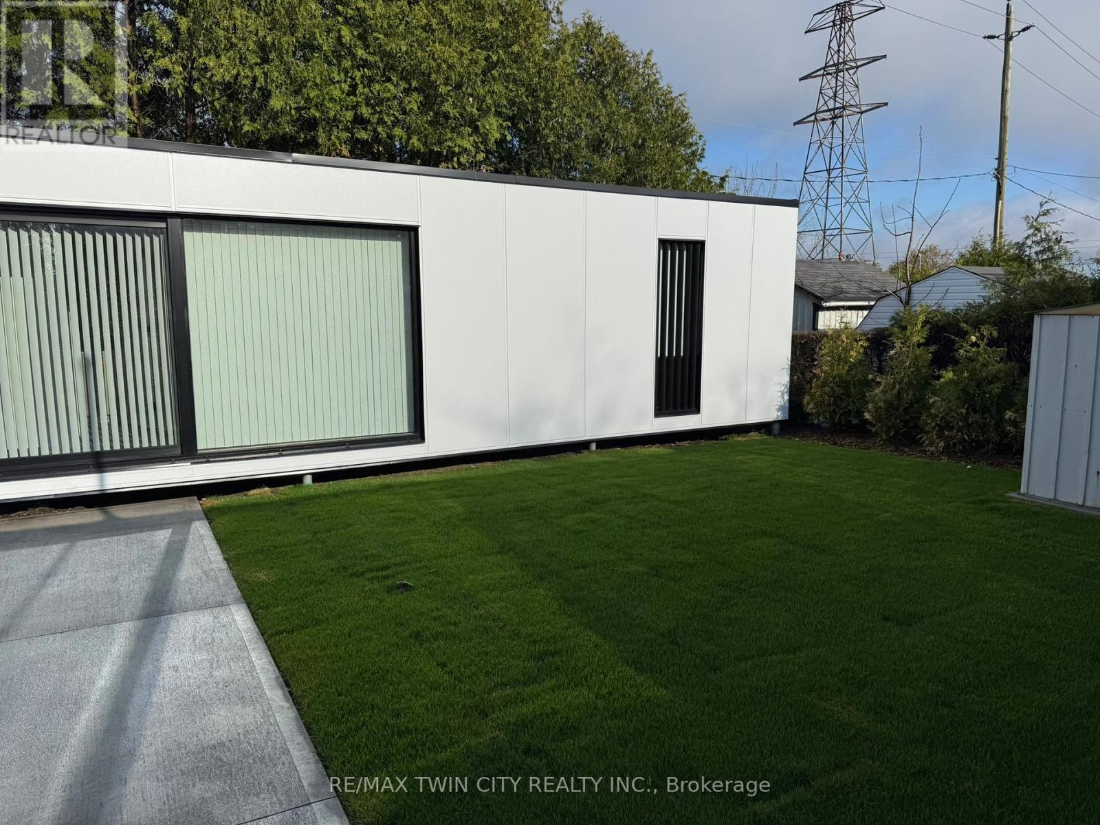 Adu - 46 Linden Avenue, Brantford, Ontario N3S 7E5 - Photo 13 - X12601694