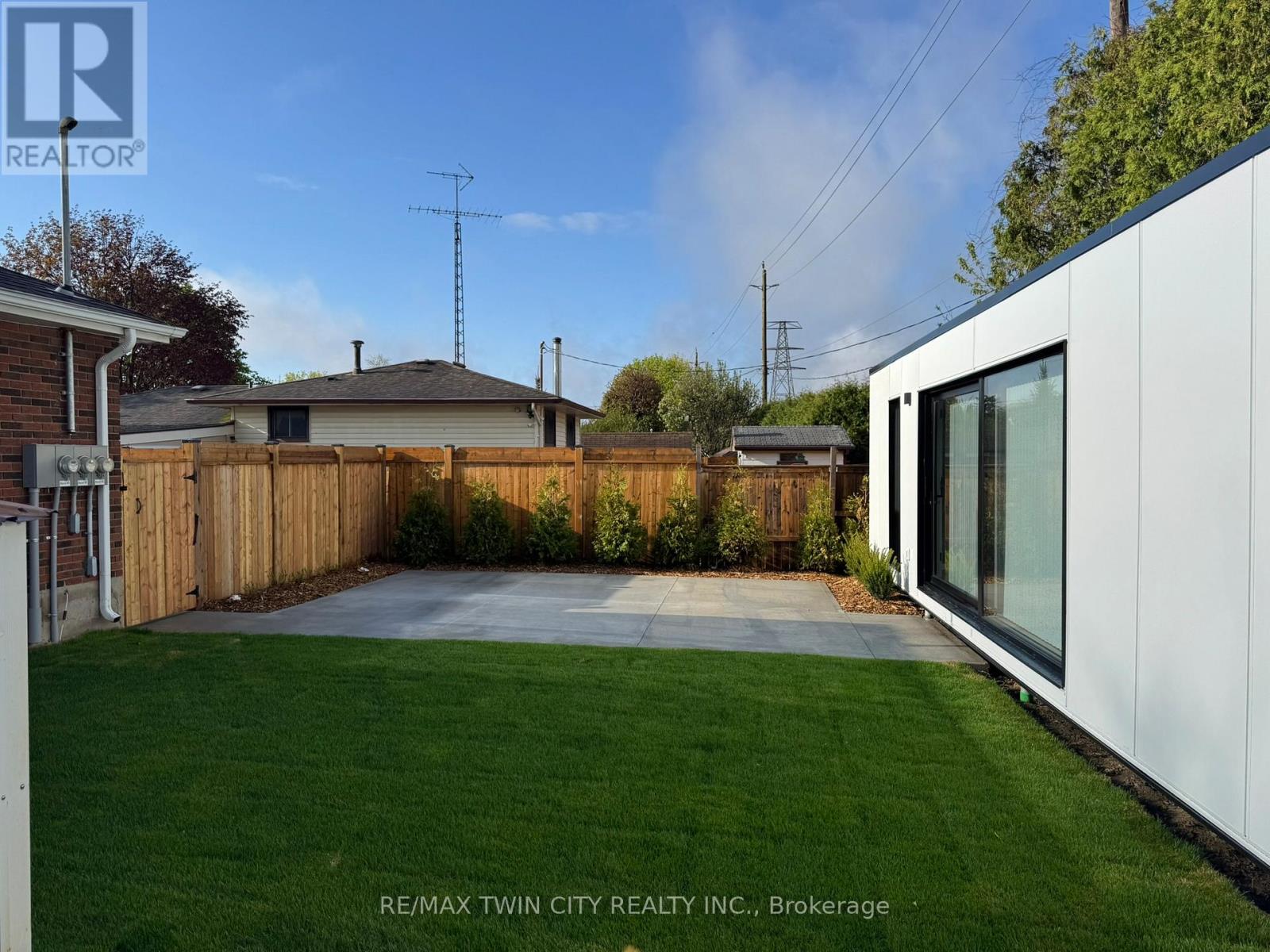 Adu - 46 Linden Avenue, Brantford, Ontario N3S 7E5 - Photo 16 - X12601694