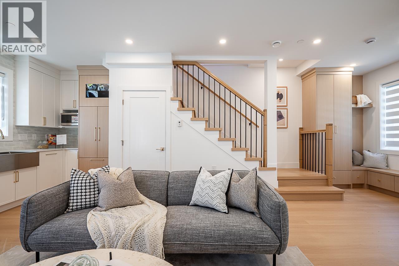 2105 E 33rd Avenue, Vancouver, British Columbia  V5N 3E9 - Photo 2 - R3072159