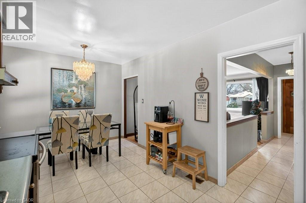 426 East 37th Street, Hamilton, Ontario  L8V 4B8 - Photo 12 - 40792399