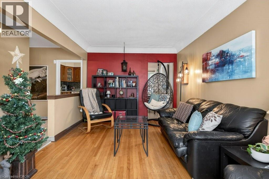 426 East 37th Street, Hamilton, Ontario  L8V 4B8 - Photo 6 - 40792399