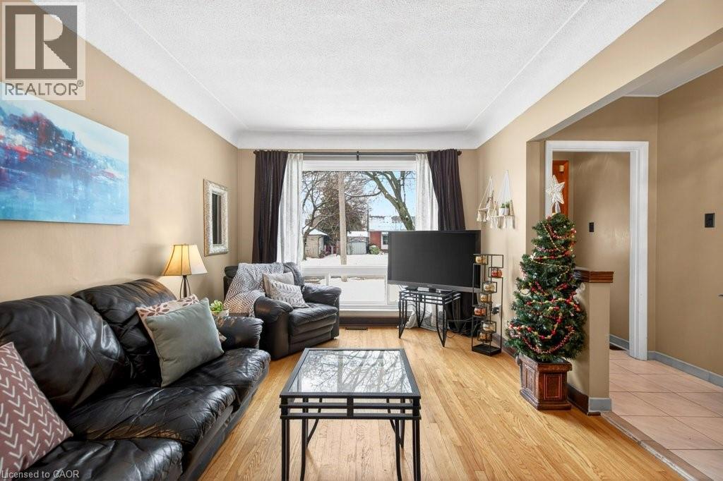 426 East 37th Street, Hamilton, Ontario  L8V 4B8 - Photo 7 - 40792399