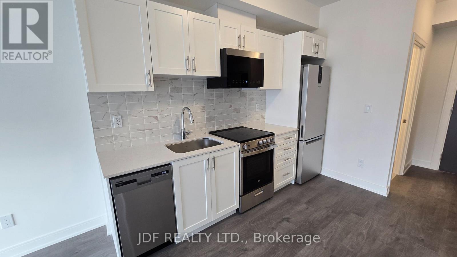 216a - 705 Davis Drive, Newmarket, Ontario  L3Y 2R2 - Photo 5 - N12601088