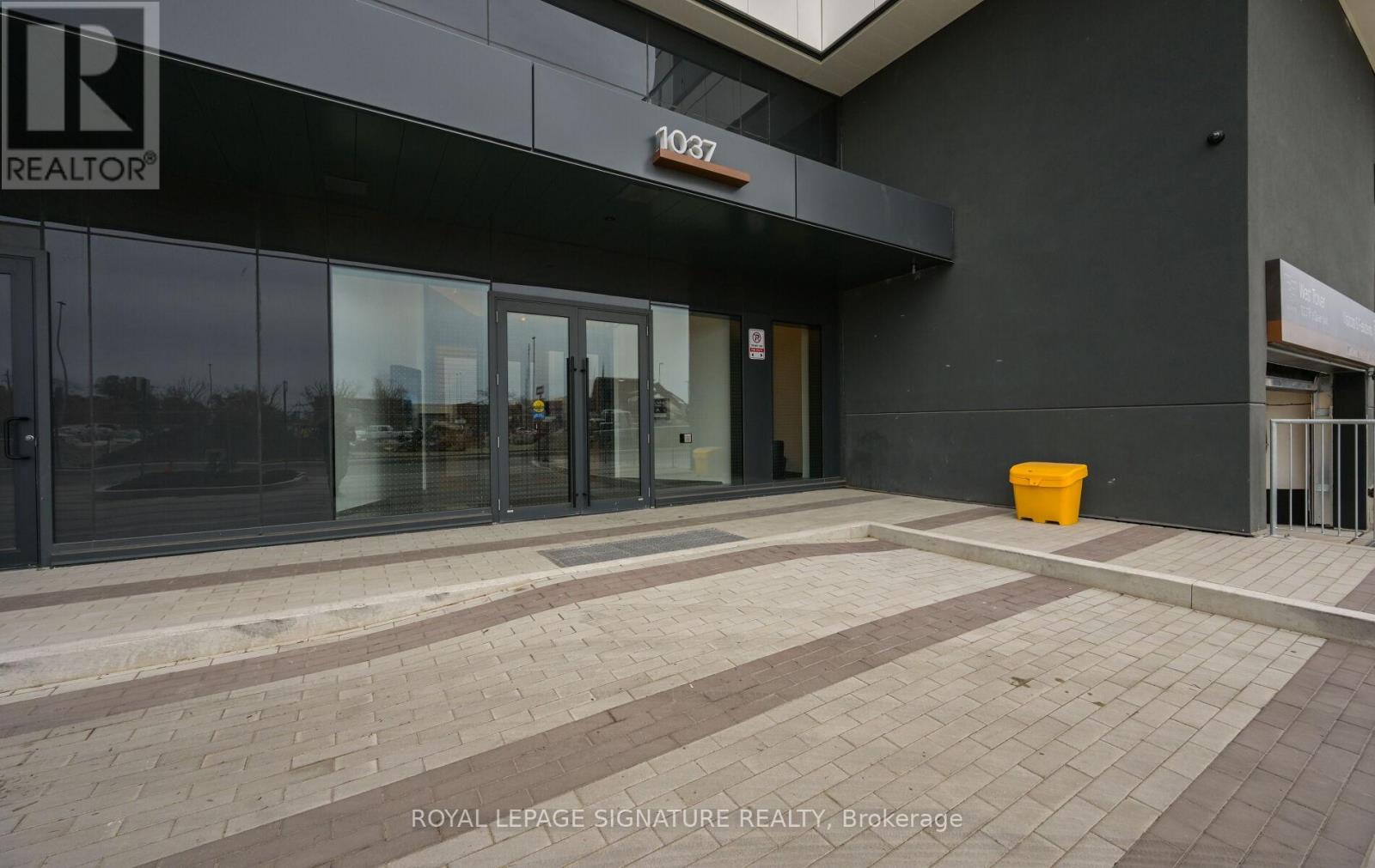 707 - 1037 The Queensway, Toronto, Ontario  M8Z 0H5 - Photo 2 - W12581934