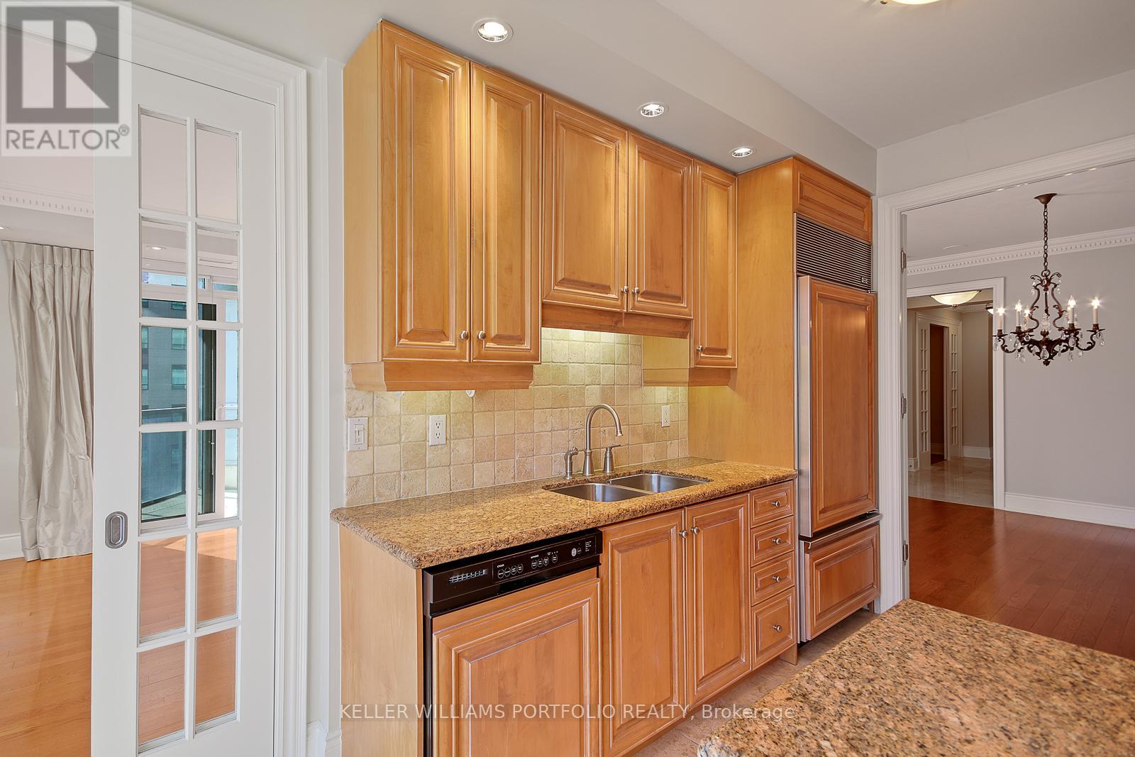 1003 - 10 Bellair Street, Toronto (Annex), Ontario  M5R 3T8 - Photo 13 - C12601744