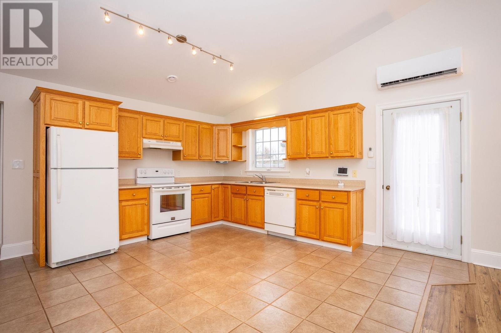 61 Marion Drive, Stratford, Prince Edward Island C1B 2A2 - Photo 6 - 202529052