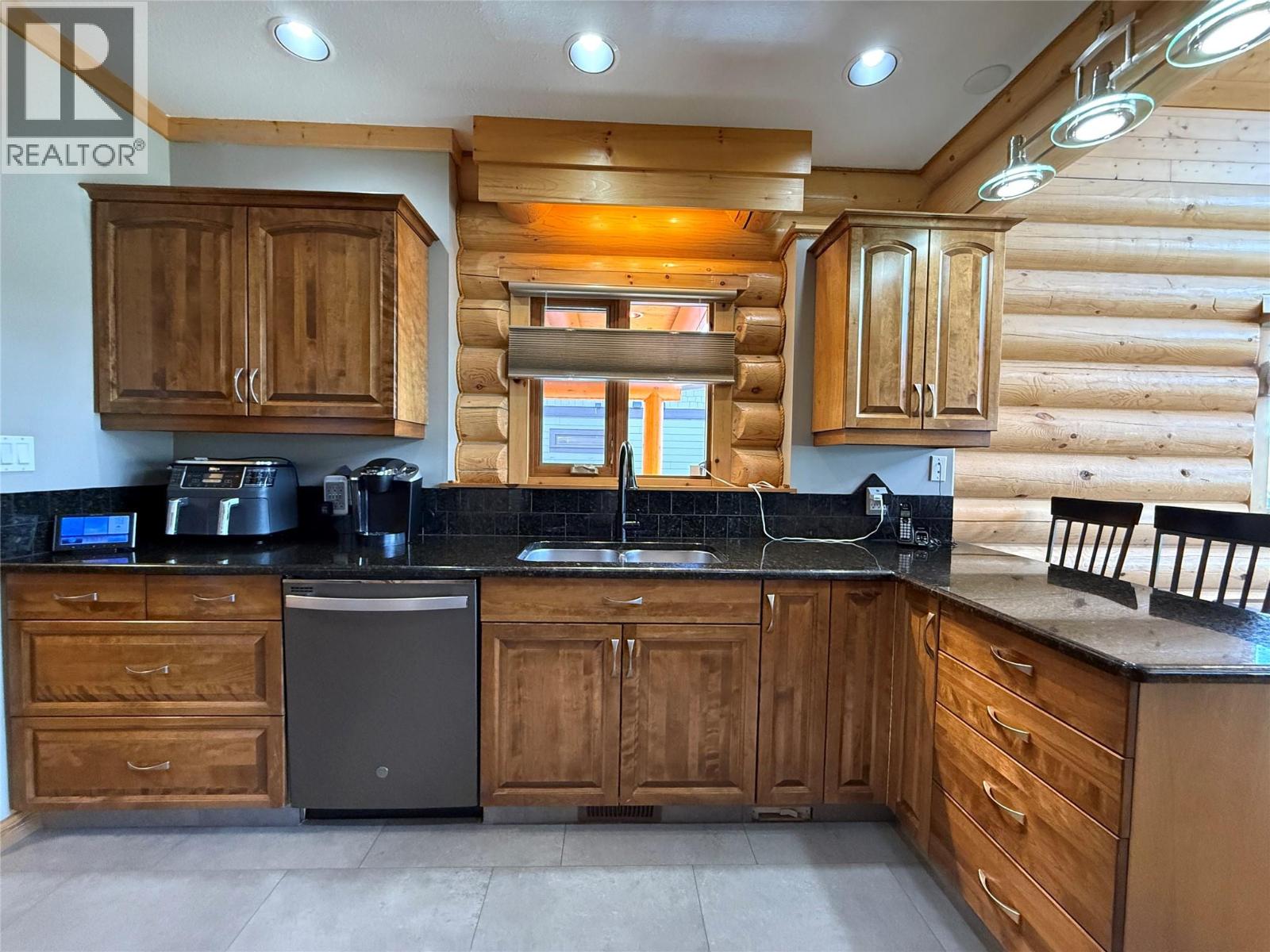 940 313th Drive, Kimberley, British Columbia V1A 3J8 - Photo 11 - 10337745