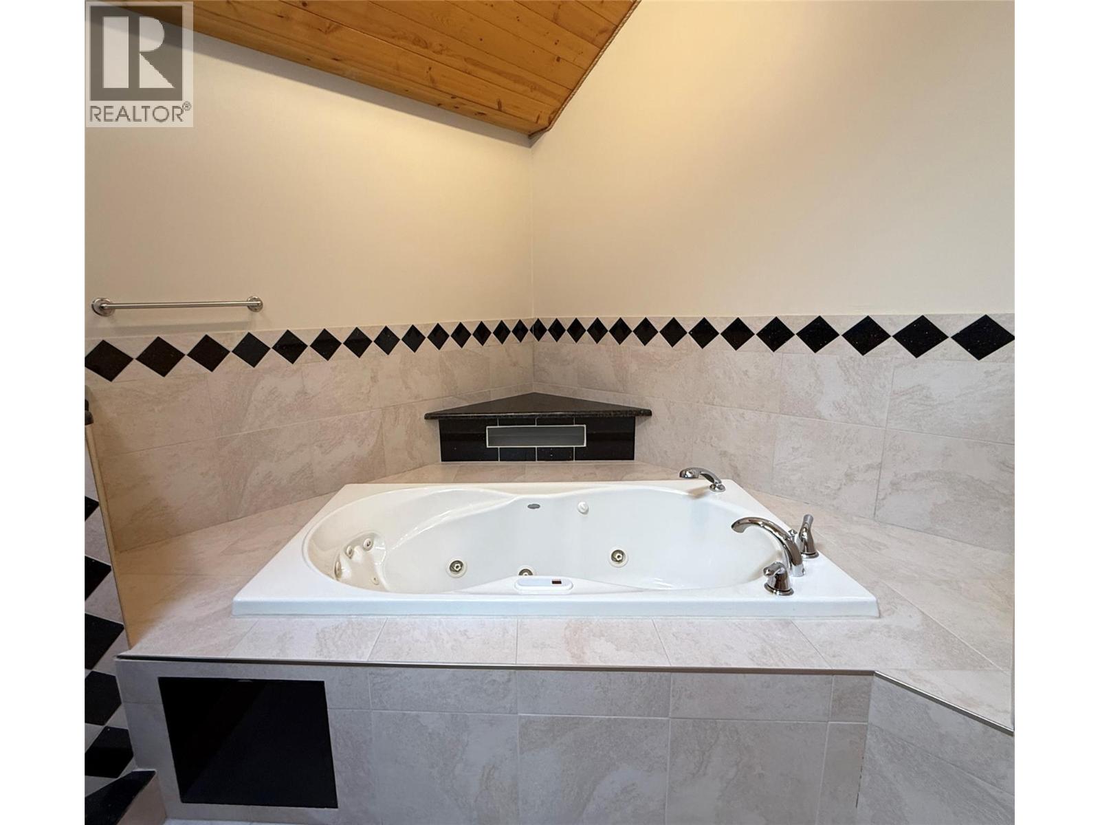 940 313th Drive, Kimberley, British Columbia V1A 3J8 - Photo 32 - 10337745