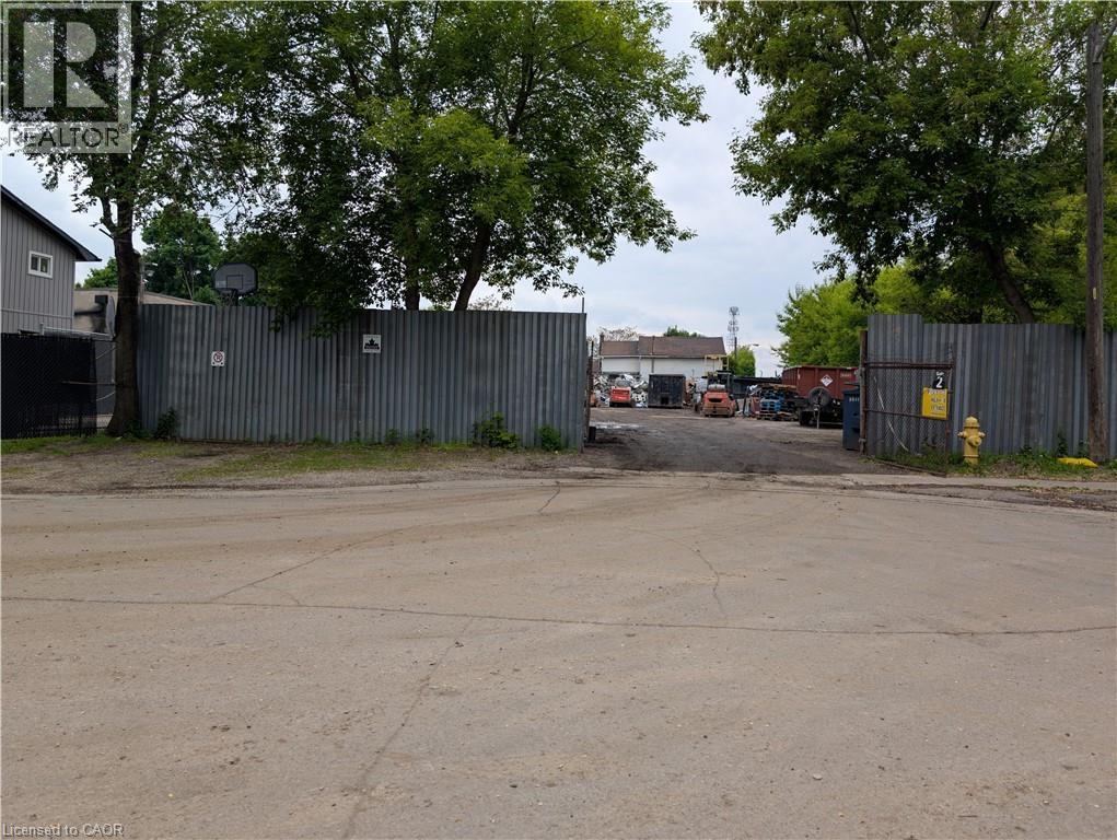 142 Charlotte Street, Brantford, Ontario  N3T 2X8 - Photo 2 - 40792421