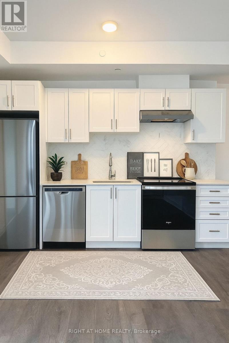 910 - 715 Davis Drive, Newmarket, Ontario  L3Y 0J2 - Photo 2 - N12601738