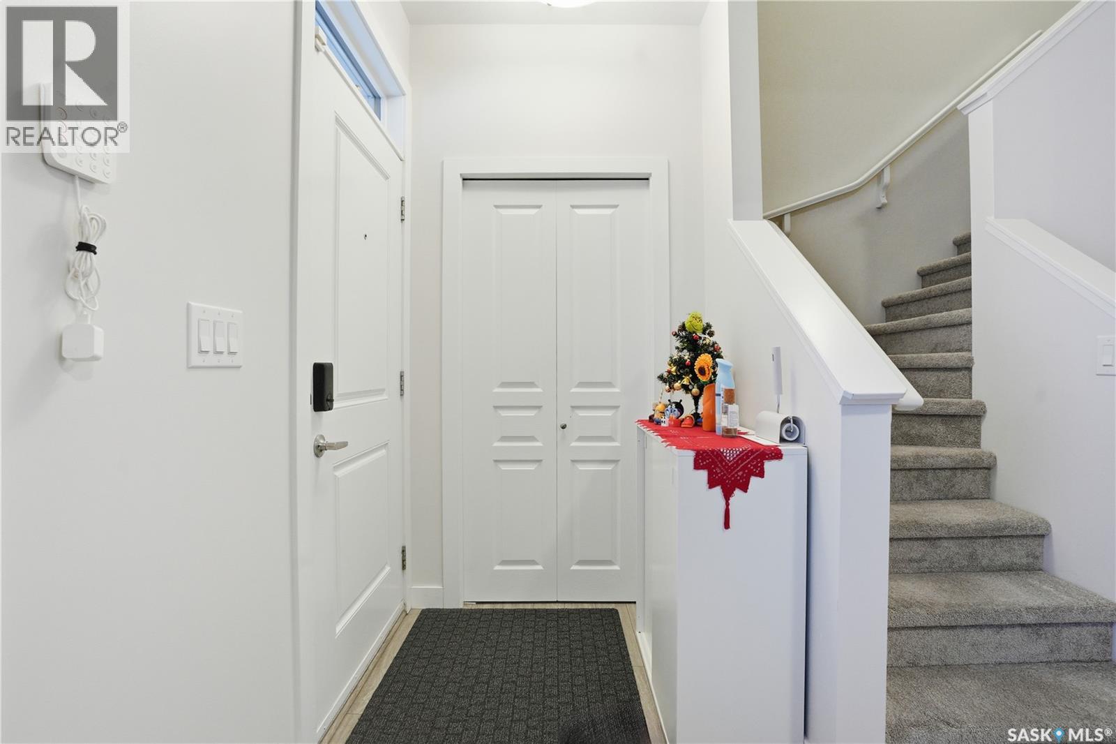 1044 Kolynchuk Crescent, Saskatoon, Saskatchewan  S7T 0X4 - Photo 3 - SK025178