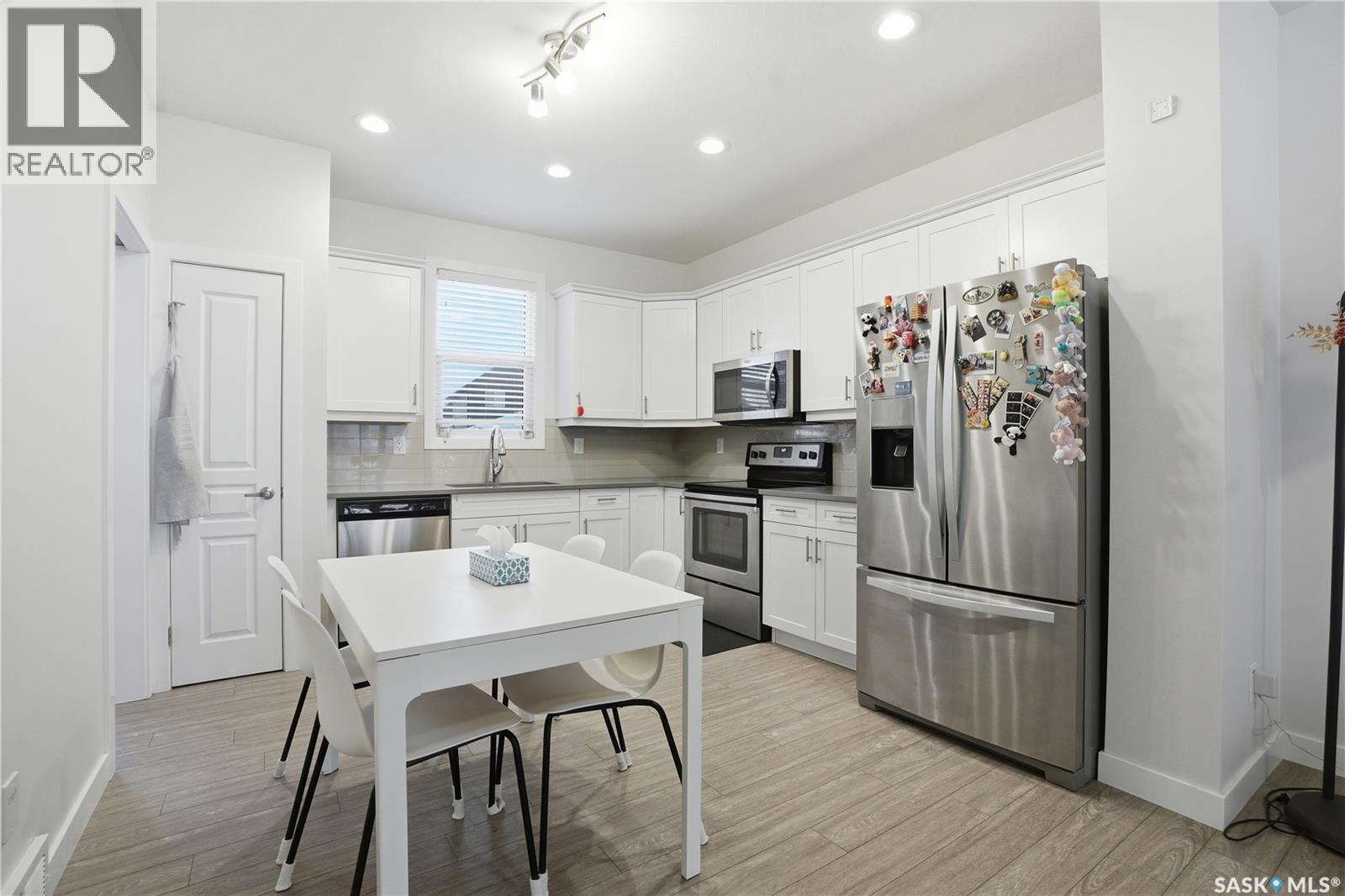 1044 Kolynchuk Crescent, Saskatoon, Saskatchewan  S7T 0X4 - Photo 8 - SK025178