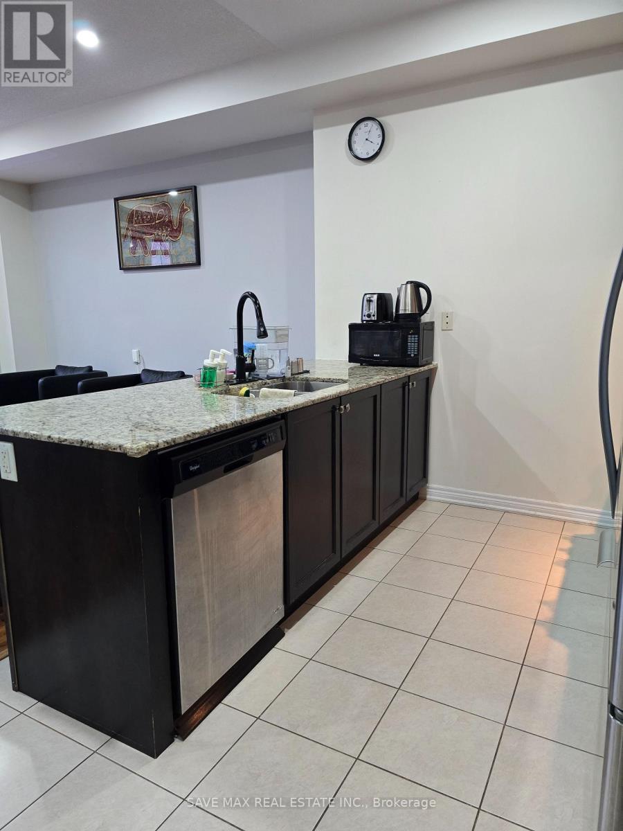 32 Kempenfelt Trail, Brampton, Ontario  L7A 0Z6 - Photo 10 - W12601710