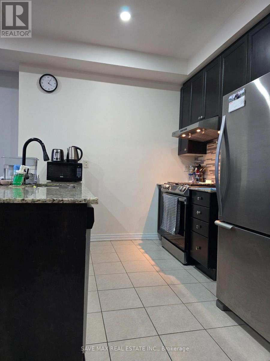 32 Kempenfelt Trail, Brampton, Ontario  L7A 0Z6 - Photo 11 - W12601710