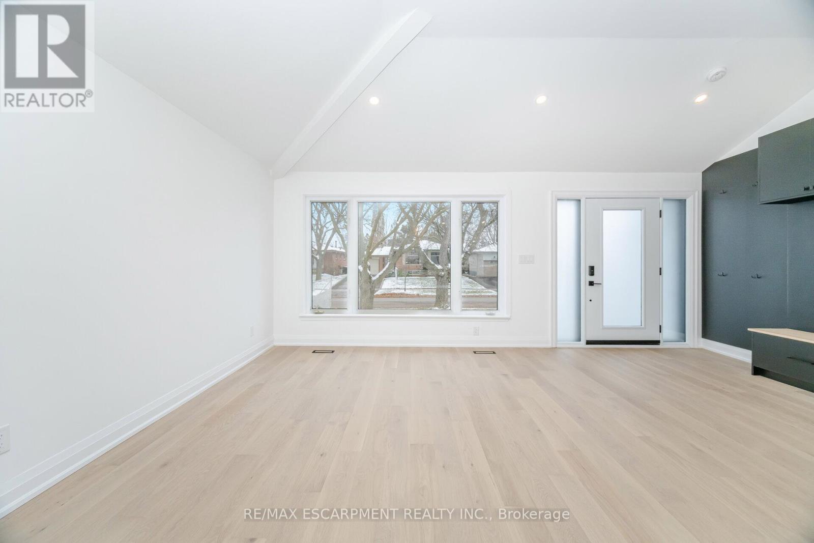 2276 Wyandotte Drive, Oakville, Ontario  L6L 2T5 - Photo 10 - W12601762