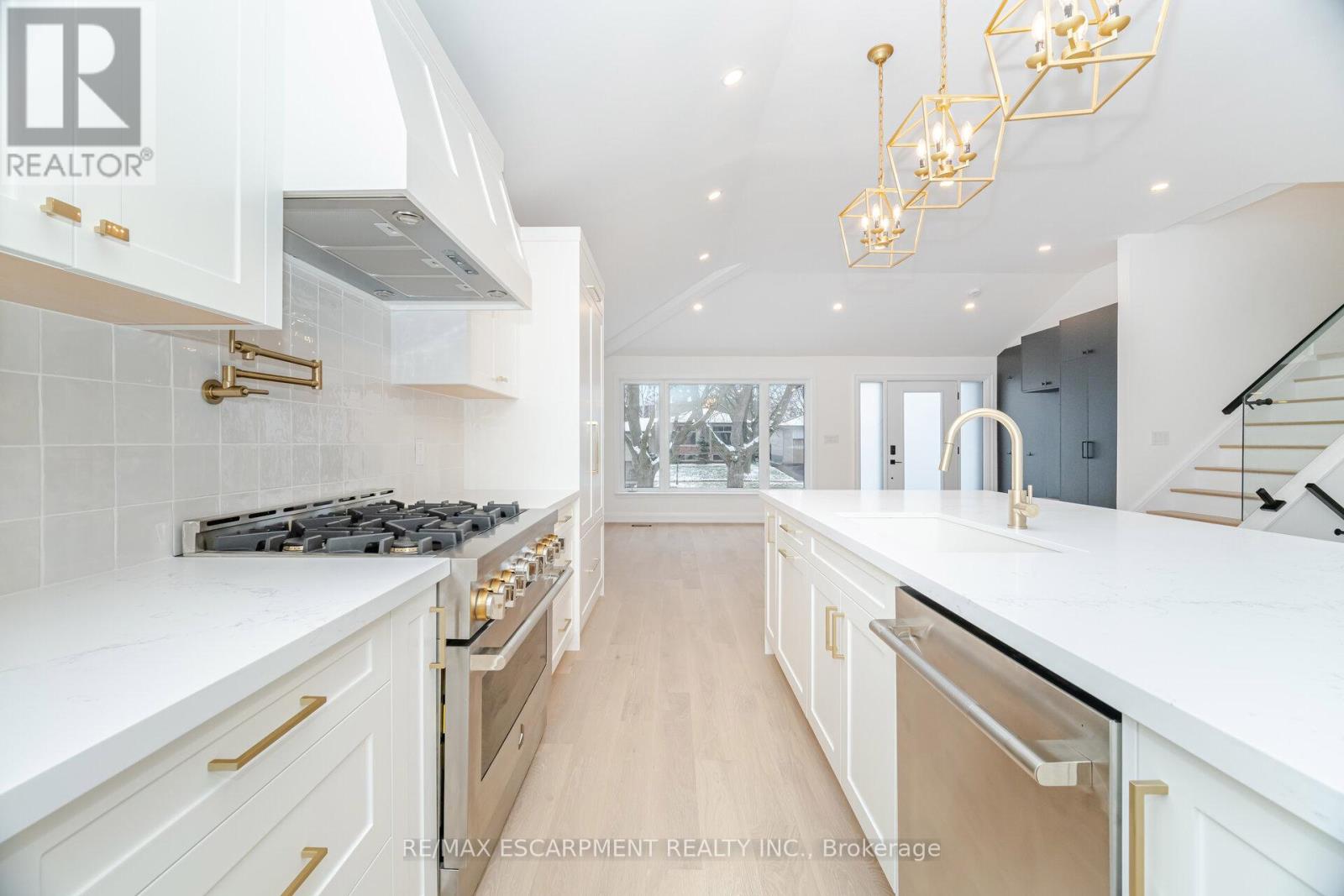 2276 Wyandotte Drive, Oakville, Ontario  L6L 2T5 - Photo 16 - W12601762