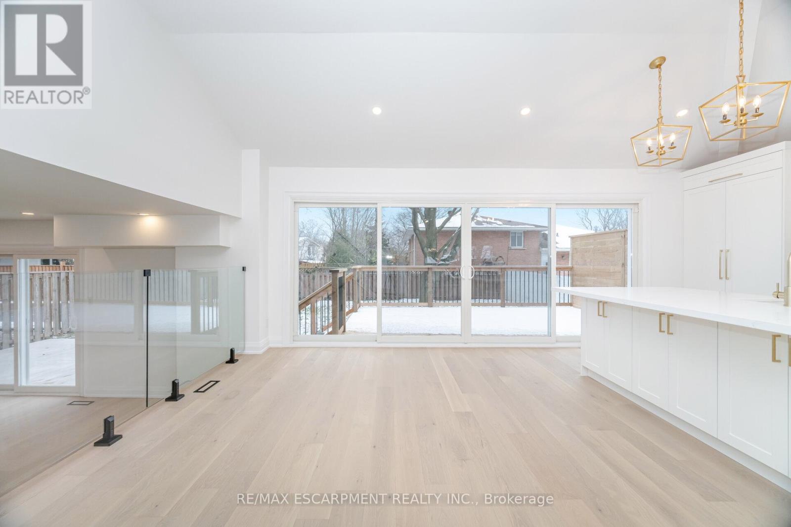 2276 Wyandotte Drive, Oakville, Ontario  L6L 2T5 - Photo 22 - W12601762