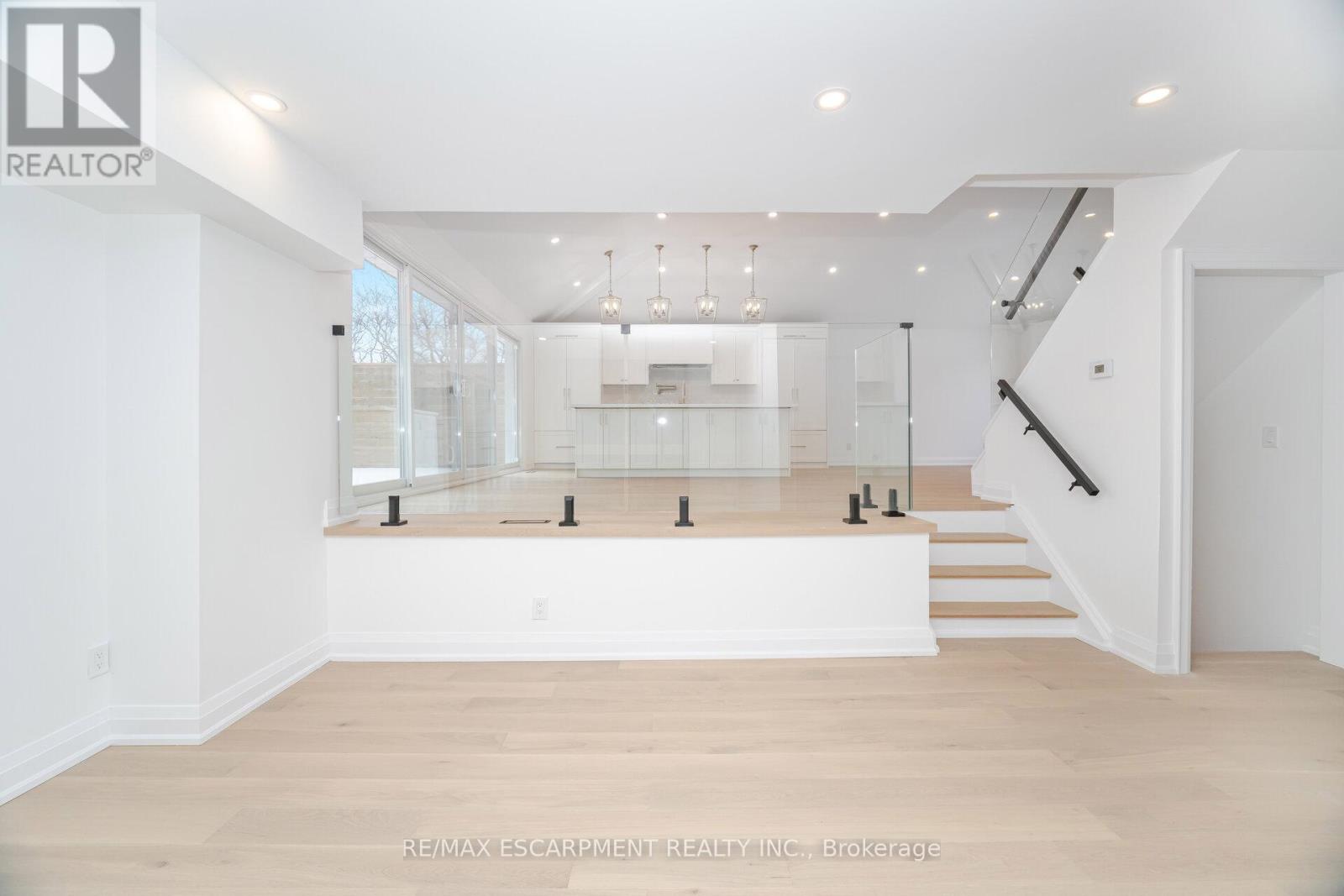 2276 Wyandotte Drive, Oakville, Ontario  L6L 2T5 - Photo 24 - W12601762