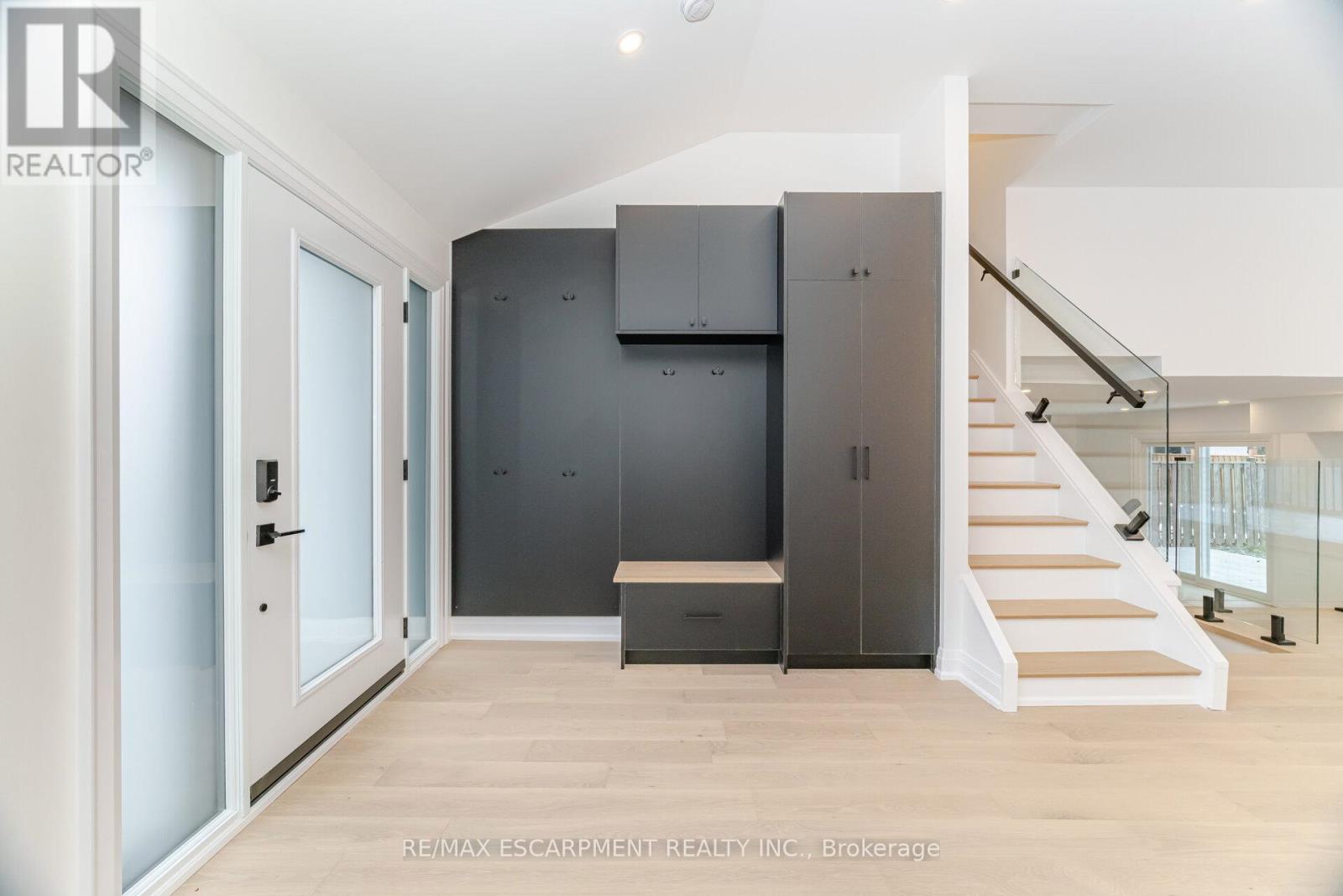 2276 Wyandotte Drive, Oakville, Ontario  L6L 2T5 - Photo 8 - W12601762