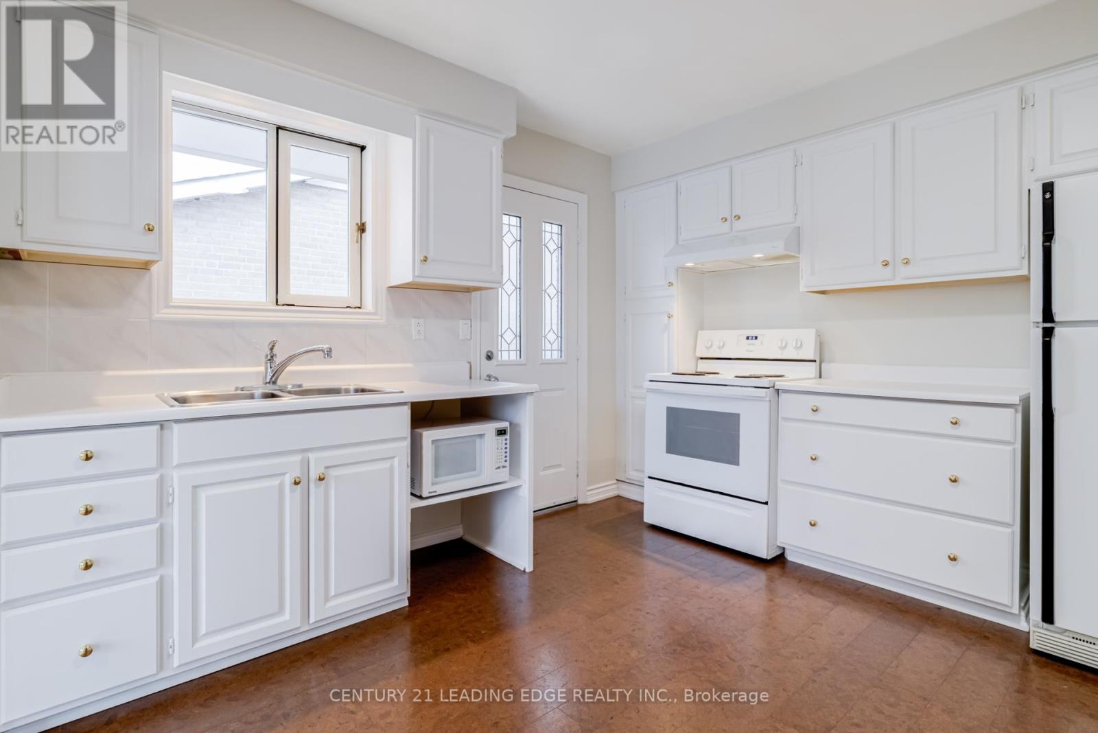 272 The West Mall, Toronto, Ontario M9C 1C5 - Photo 10 - W12601764