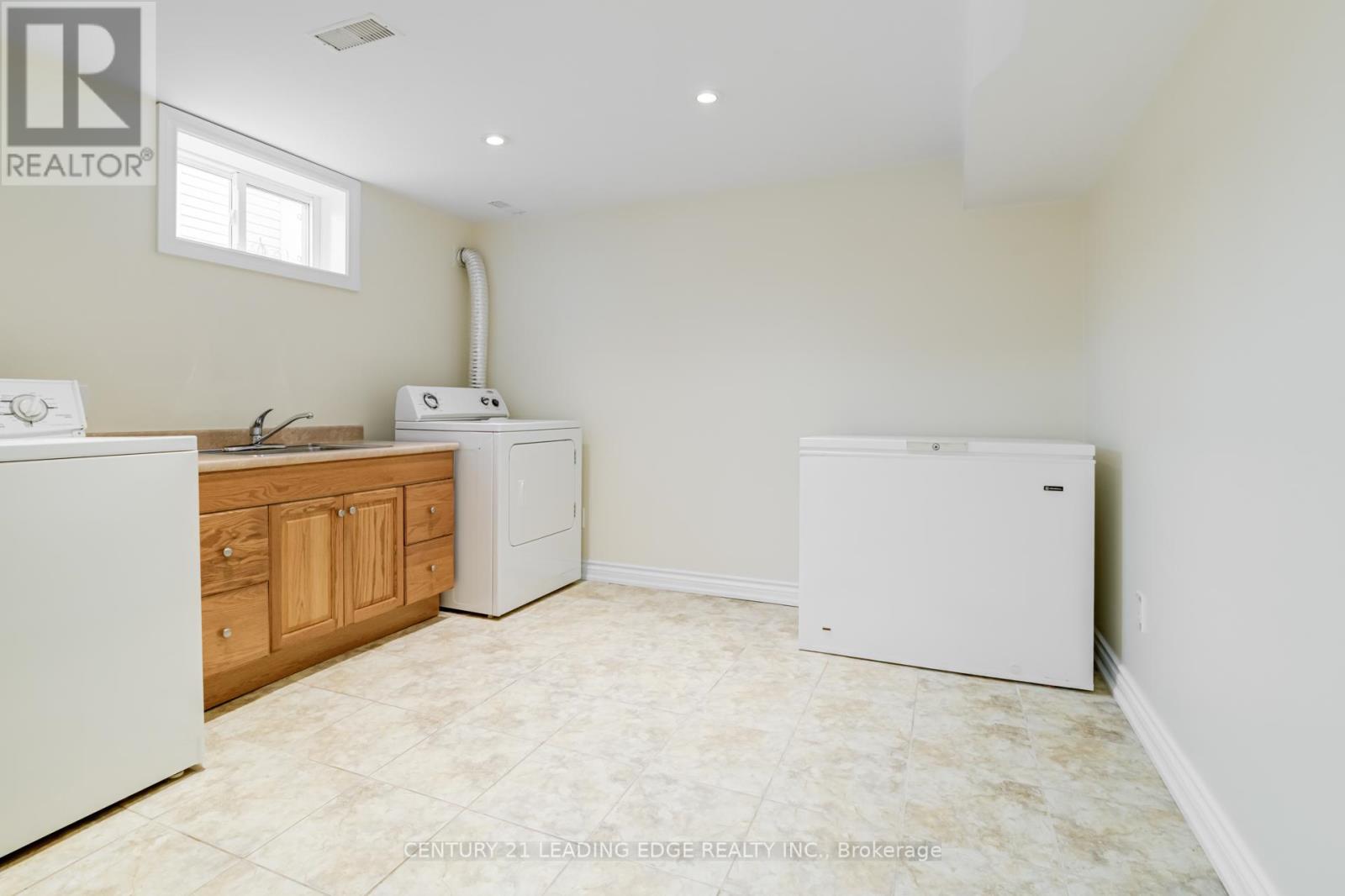 272 The West Mall, Toronto, Ontario M9C 1C5 - Photo 22 - W12601764