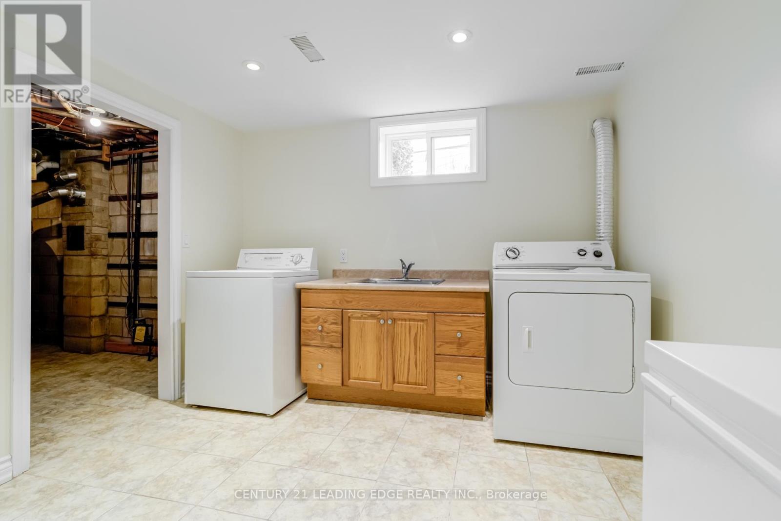 272 The West Mall, Toronto, Ontario M9C 1C5 - Photo 23 - W12601764