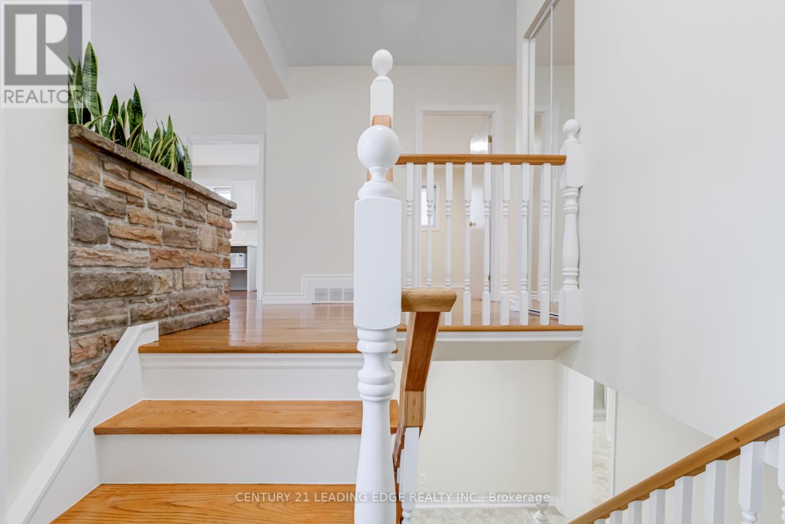 272 The West Mall, Toronto, Ontario M9C 1C5 - Photo 4 - W12601764