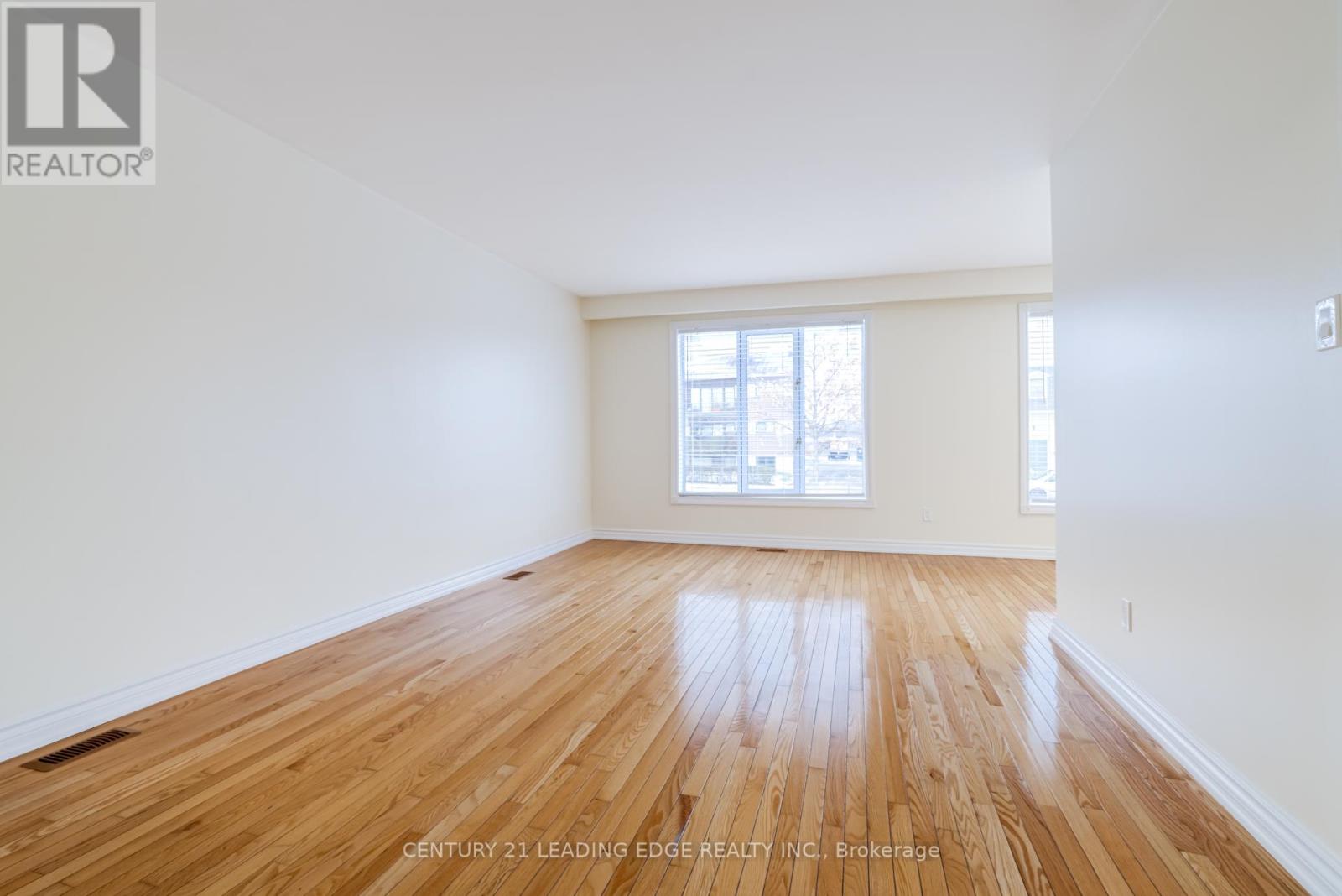 272 The West Mall, Toronto, Ontario M9C 1C5 - Photo 5 - W12601764