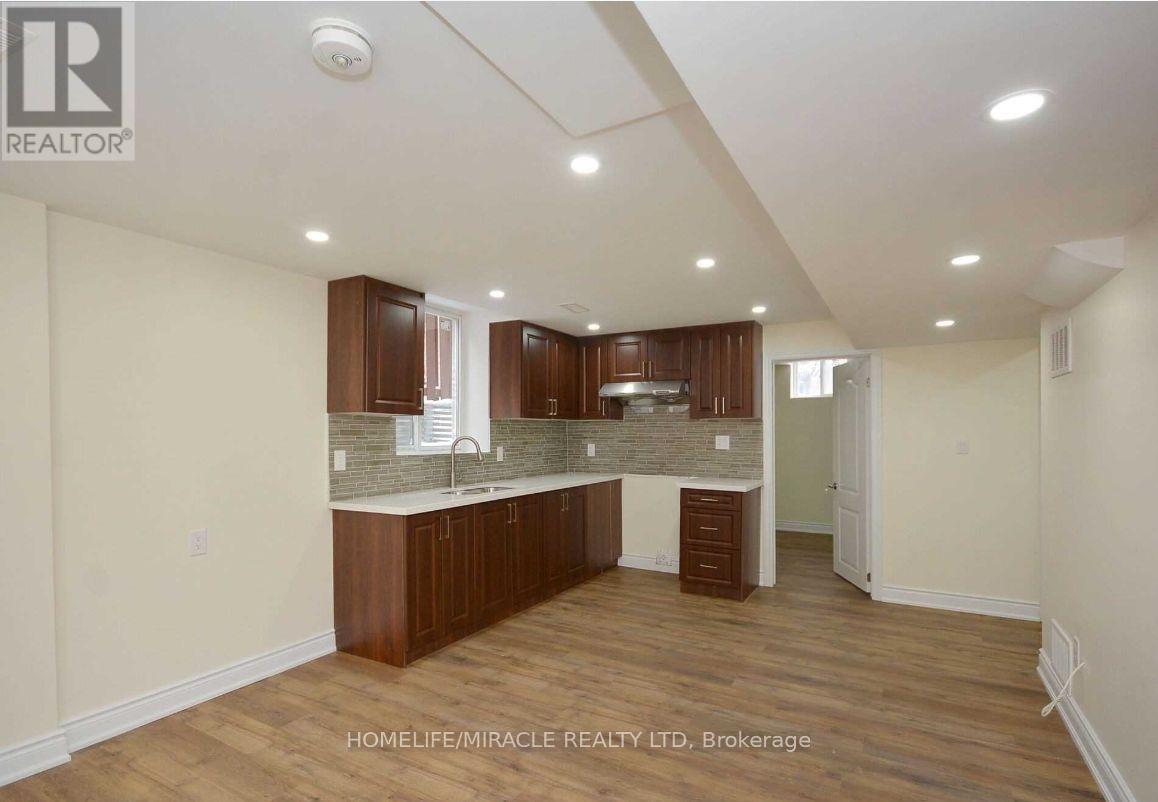 Bsmt - 833 Mays Crescent, Mississauga, Ontario  L5V 2G6 - Photo 5 - W12601766