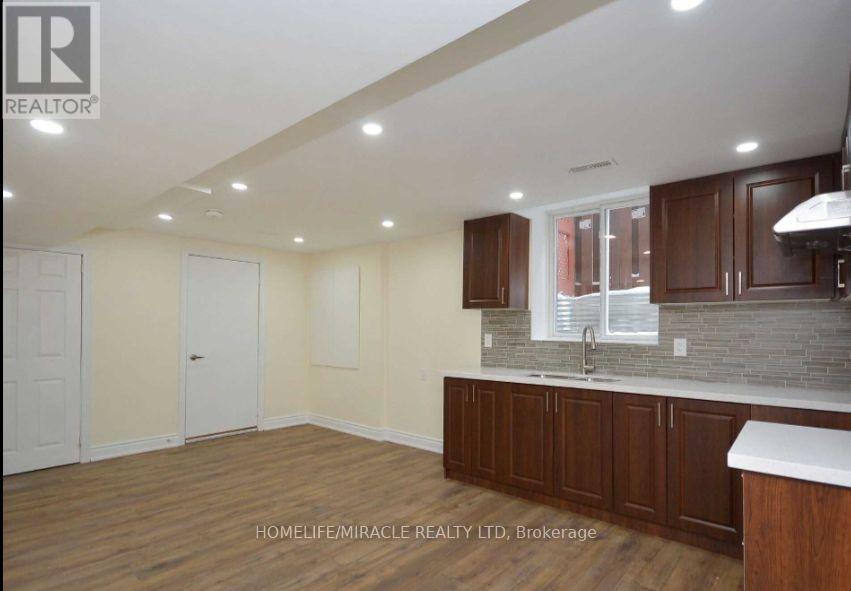 Bsmt - 833 Mays Crescent, Mississauga, Ontario  L5V 2G6 - Photo 8 - W12601766